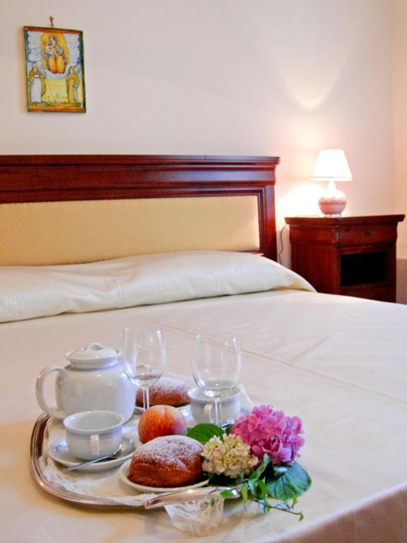 L' Antico Cortile Hotel Caserta Habitación foto