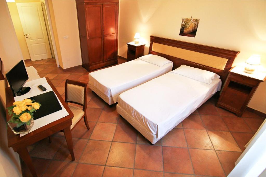 L' Antico Cortile Hotel Caserta Habitación foto